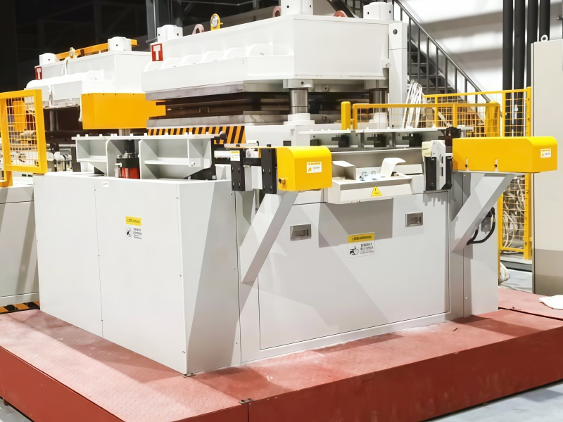Automatic die changing system for thermoforming